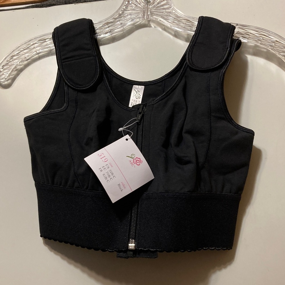 Black Zip-Front‎ Bra 32B/32C NWT